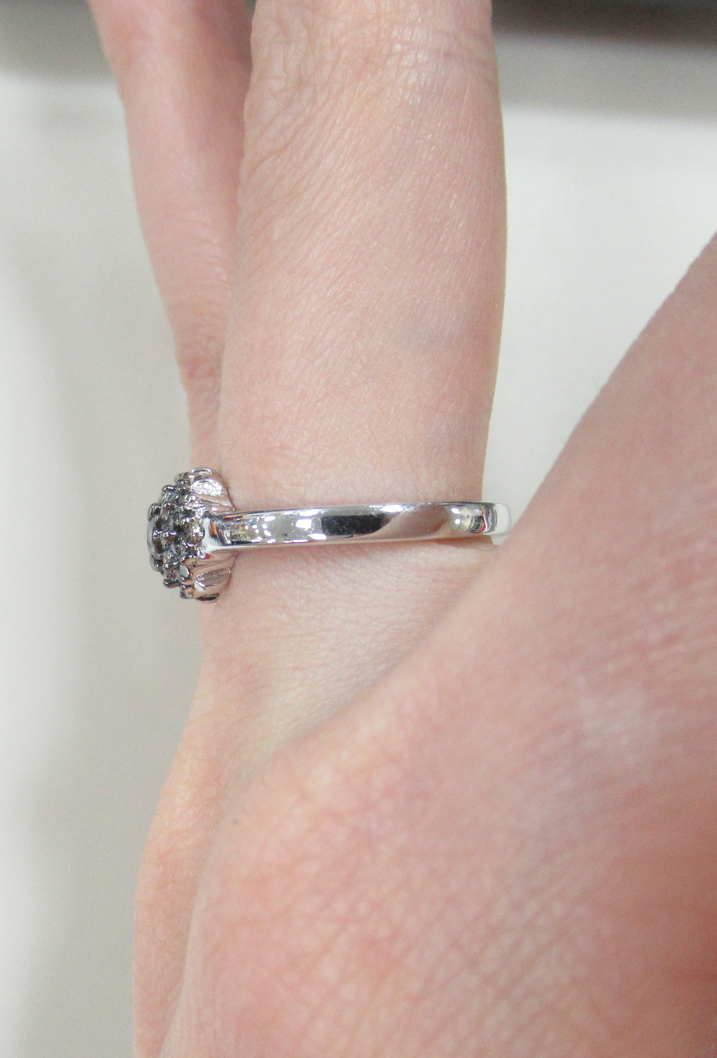 Серебряное кольцо с коньячными бриллиантами